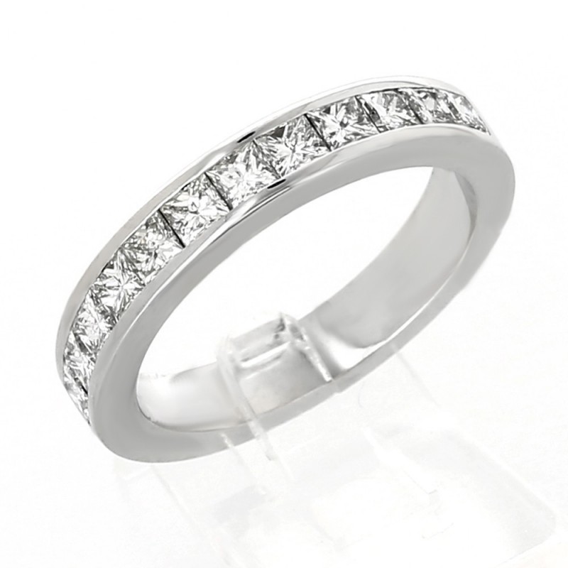 Alliance mariage demi tour serti rail diamants princesses 0,98 carat-or 18 carats