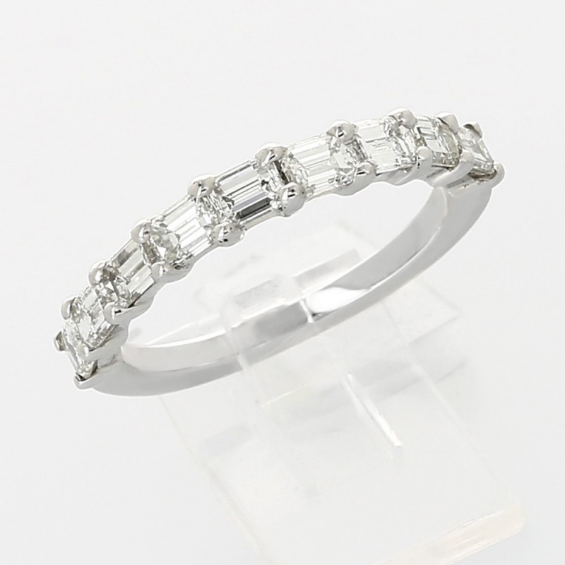 Alliance mariage demi tour serti griffes diamants taille emeraude 1,55carat-or 18 carats