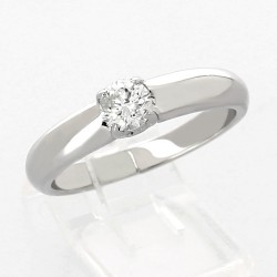 Solitaire or et diamant Camille chaton 4 griffes monté sur jonc bombé avec 1 diamant de 0,35 carat - or 18 carats