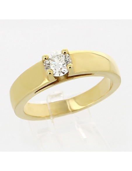Solitaire or et diamant Joelle, un diamant de 0,40 ct serti sur un chaton de 4 griffes - or 18 carats.
