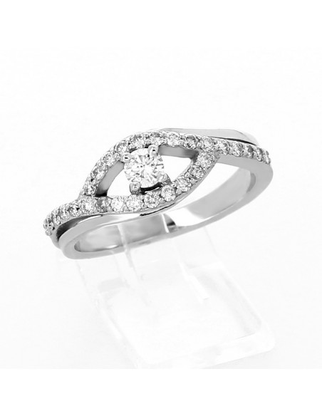Bague or et diamant Regard. Diamant central avec entourage serti - or 18 carats.