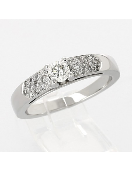 Solitaire or et diamants Stéphanie. Demi corps pavé diamants - or 18 carats Solitaire or et diamants Stéphanie. Demi corps pavé diamants - or 18 carats