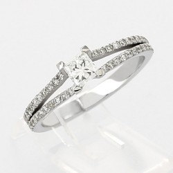Solitaire or et diamants Natacha. Double corps sertis de diamants et centre diamant Princesse - or 18 carats.