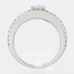 Solitaire or et diamants Sarah. Diamant taille princesse de 0,80 ct, deux anneaux pavés mini-griffes - or 18 carats 2