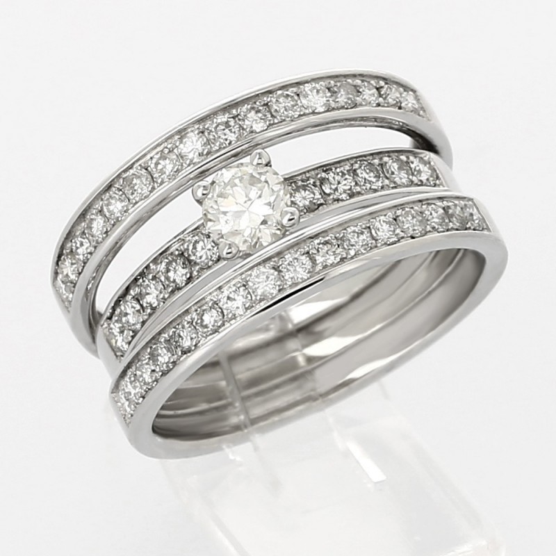 Bague or et diamants Claudia. 3 anneaux pavés de diamants et diamant central de 0,26 ct - or 18 carats