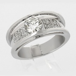 Bague or et diamants Sylvia. Diamant de 0,83 ct avec pavage de diamants. Corps double arche - or 18 carats