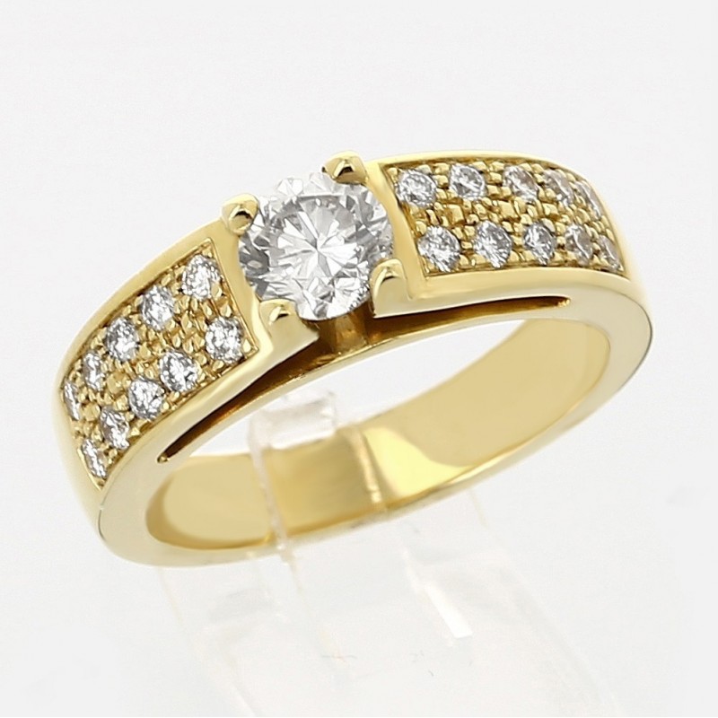 Bague de fiançailles en or 18 carats - Diamant rond  0,62 carat serti griffes et pavage