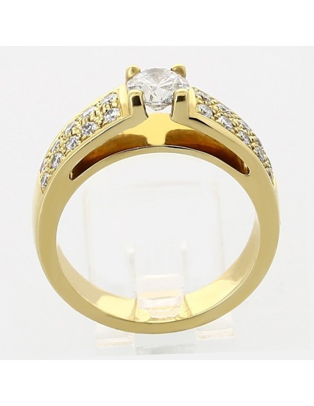 Bague or et diamants Adriana. Un diamant rond et pavage diamants - or 18 carats.