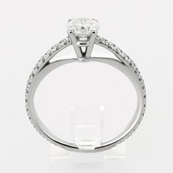 Solitaire or et diamants Mathilde. Un diamant de 0,48 ct sur monture aérienne pavée de diamants - or 18 carats 2