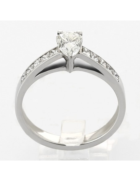 Solitaire or et diamants Jade. Diamants poire accompagné de diamants princesse - or 18 carats