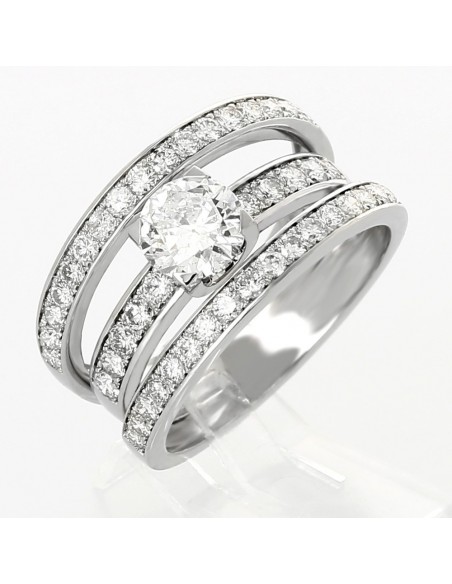 Bague or et diamants Johanna. 3 corps pavé de diamants avec un diamant central de 1,11 ct - or 18 carats