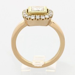 Solitaire or et diamants Johanne. Diamant princesse de 0,60 ct entourage diamants ronds - or 18 carats 2