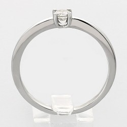 Solitaire or et diamant Josephine. 1 diamant rond (brillant) serti sur un chaton 4 griffes - or 18 carats. 2