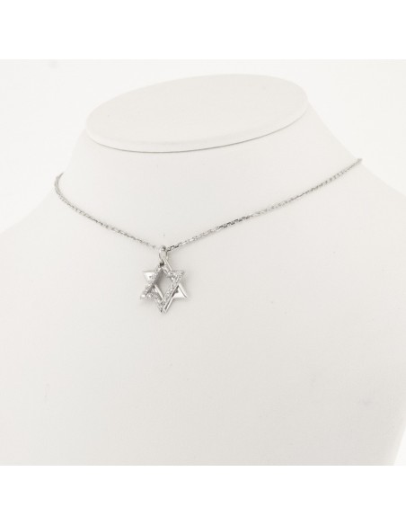 Pendentif étoile de David serti de diamants sur chaine en or 18 carats 
