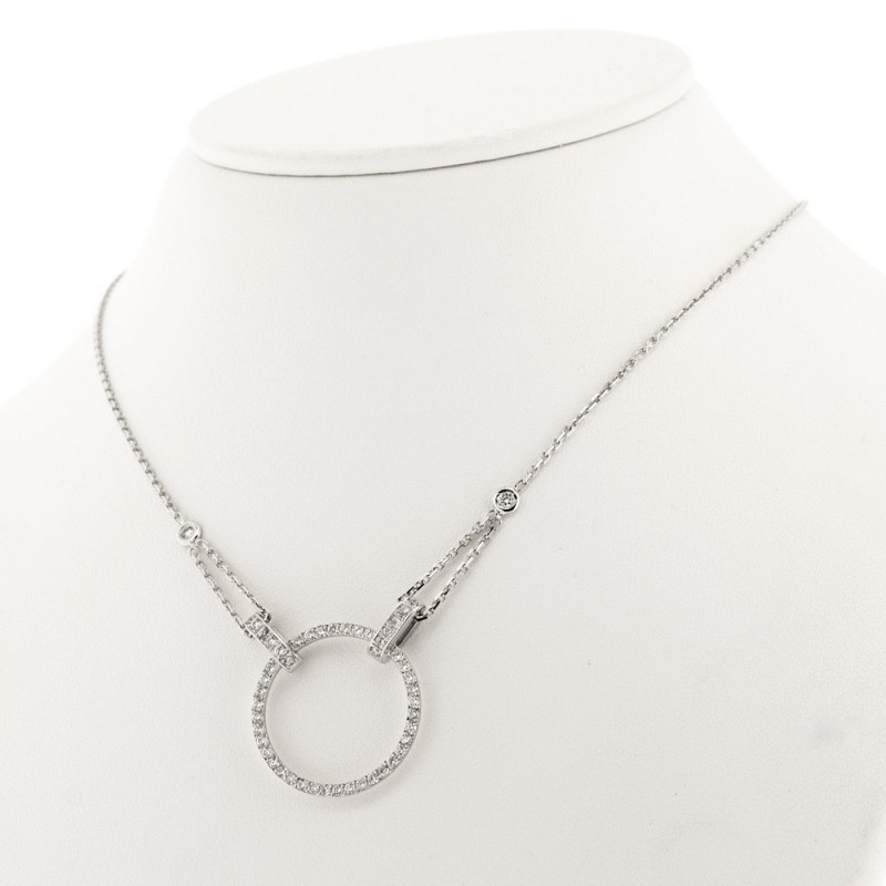 Collier pendentif rond pavé de diamants sertis mini-griffes et de deux diamants sertis clos en or 18 carats