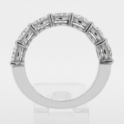 Alliance or et diamants Caroline. Demi-tour diamants sertis sur griffes en or 18 carats 2