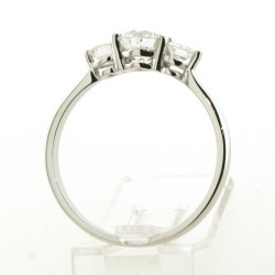 Bague or et diamants Marianne. Trilogie avec diamant central de 0,50ct et 2 diamants pour 0,25ct - or 18 carats 2