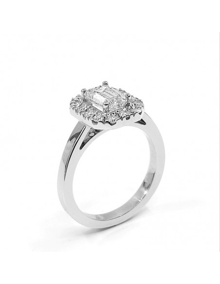 Solitaire or et diamant Sélène. Solitaire avec entourage, un diamant taille émeraude de 1ct. Style rétro - or 18 carats
