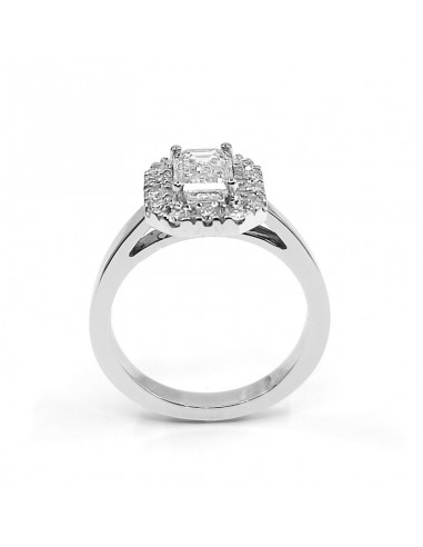 Solitaire or et diamant Sélène. Solitaire avec entourage, un diamant taille émeraude de 1ct. Style rétro - or 18 carats