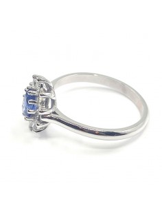 Bague saphir et diamants Naïa. Marguerite avec un saphir ovale de 0,63 ct et 0,40 ct de diamants - or 18 carats. 2