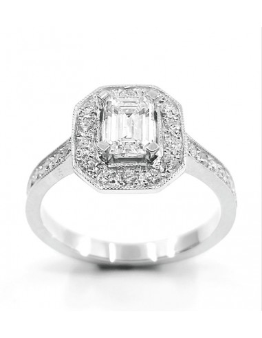 Bague en or et diamant Rose avec un diamant central taille émeraude. Style rétro. En or 18 carats.
