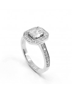 Bague en or et diamant Rose avec un diamant central taille émeraude. Style rétro. En or 18 carats. 2