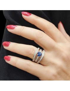 Bague saphir et diamants Claudia. Triple corps pavé de diamants et saphir rond central de 0,84 ct - or 18 carats 2