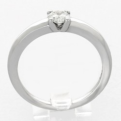 Solitaire or et diamant Anais. Corps bombé avec un diamant serti sur chaton 4 griffes - or 18 carats. 2