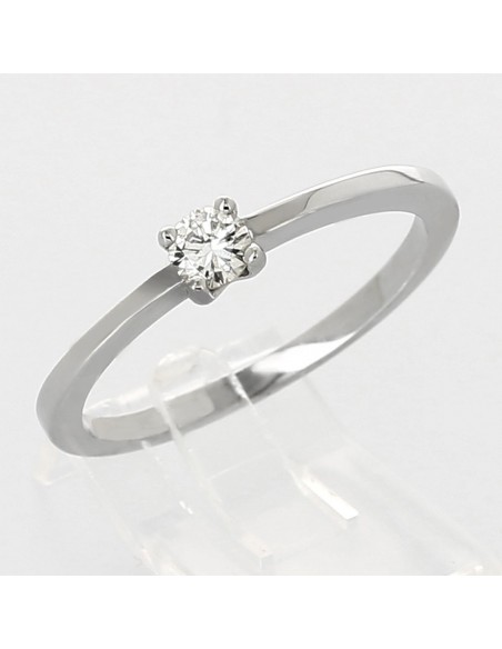 Solitaire or et diamant Josephine. 1 diamant rond (brillant) serti sur un chaton 4 griffes - or 18 carats. Solitaire or et diamant Josephine. 1 diamant rond (brillant) serti sur un chaton 4 griffes - or 18 carats.