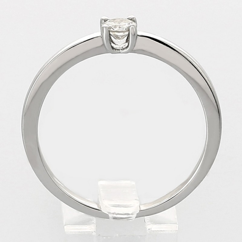 Solitaire or et diamant Josephine. 1 diamant rond (brillant) serti sur un chaton 4 griffes - or 18 carats. Solitaire or et diamant Josephine. 1 diamant rond (brillant) serti sur un chaton 4 griffes - or 18 carats.