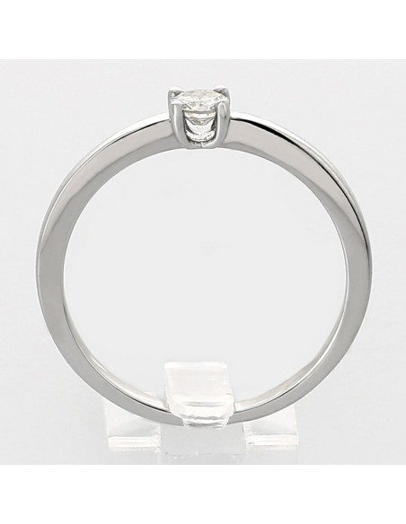 Solitaire or et diamant Josephine. 1 diamant rond (brillant) serti sur un chaton 4 griffes - or 18 carats. Solitaire or et diamant Josephine. 1 diamant rond (brillant) serti sur un chaton 4 griffes - or 18 carats.