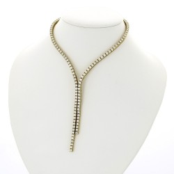 Collier rivière de diamants joaillerie, 124 diamants pour 10,11 carats. Fermoir cliquet et huit de sécurité en or 18 carats
